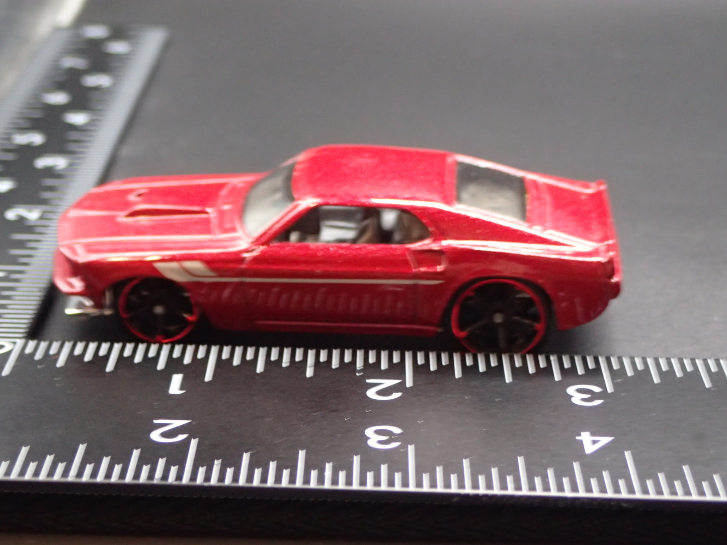 1969 69 FORD MUSTANG BOSS 302 FASTBACK RED 1:64 SCALE DIORAMA DIECAST MODEL CAR