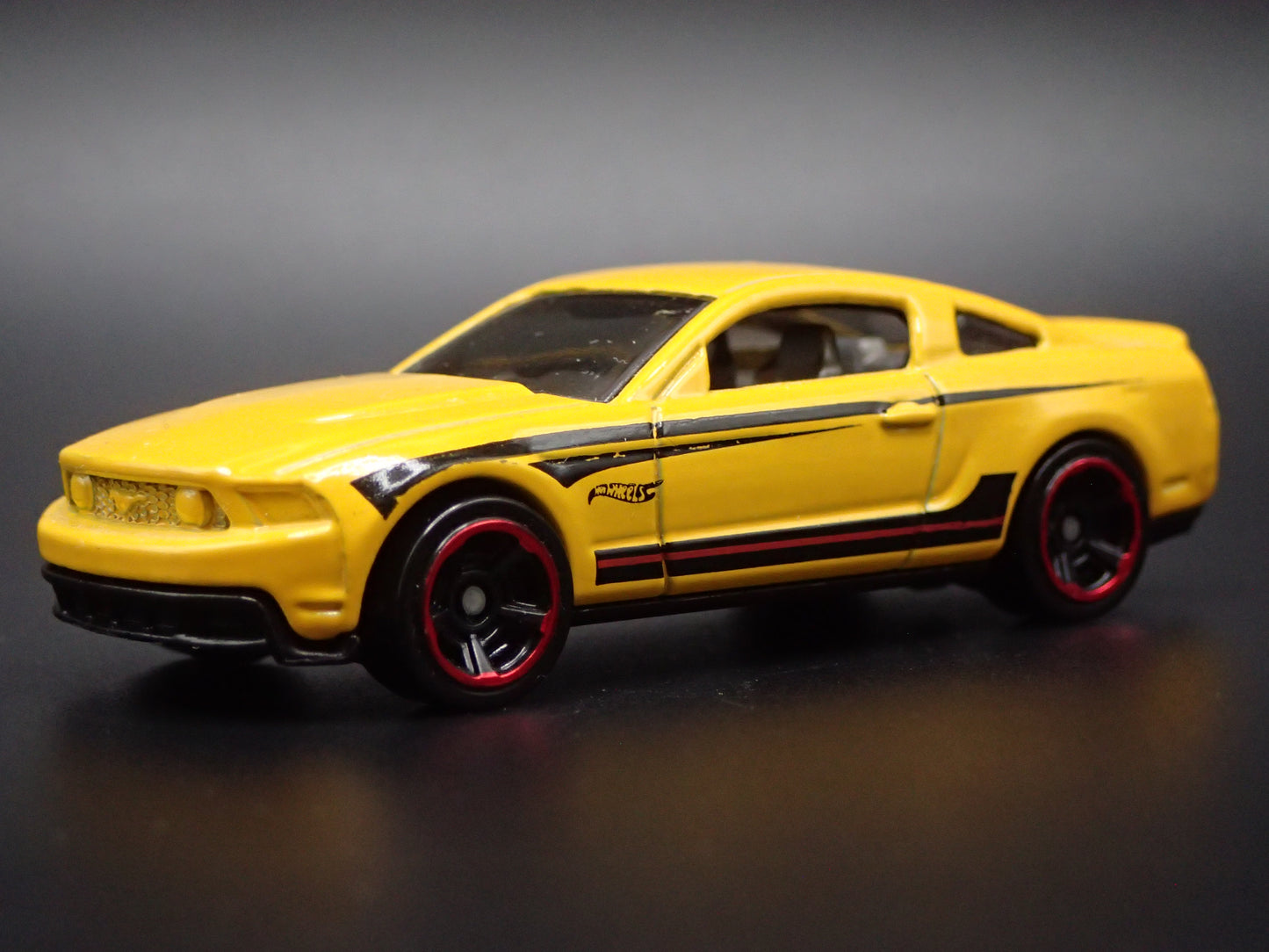 2010-2012 FORD MUSTANG GT YELLOW 1:64 SCALE COLLECTIBLE DIORAMA DIECAST MODEL CAR