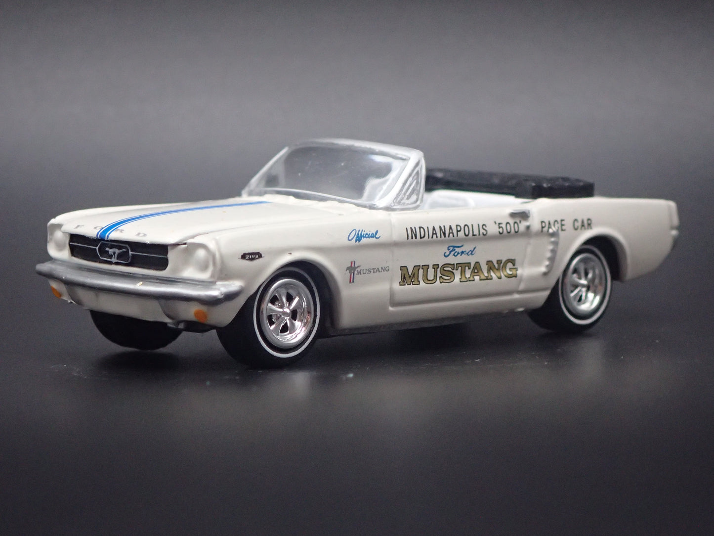 1964 1/2 FORD MUSTANG CONVERTIBLE INDY 500 1:64 SCALE DIECAST MODEL CAR