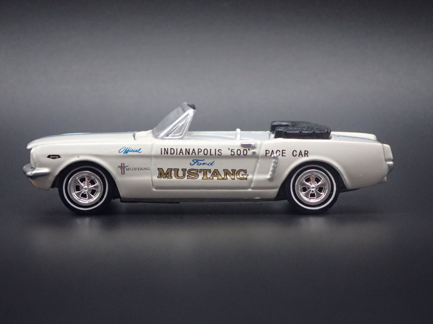 1964 1/2 FORD MUSTANG CONVERTIBLE INDY 500 1:64 SCALE DIECAST MODEL CAR