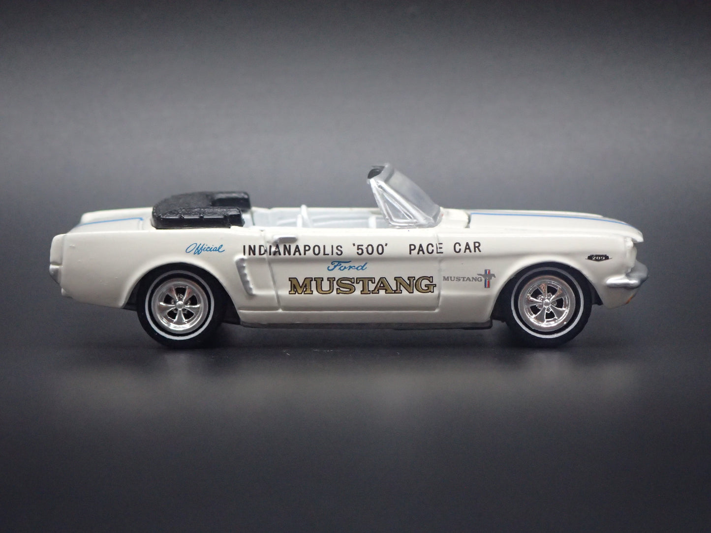 1964 1/2 FORD MUSTANG CONVERTIBLE INDY 500 1:64 SCALE DIECAST MODEL CAR