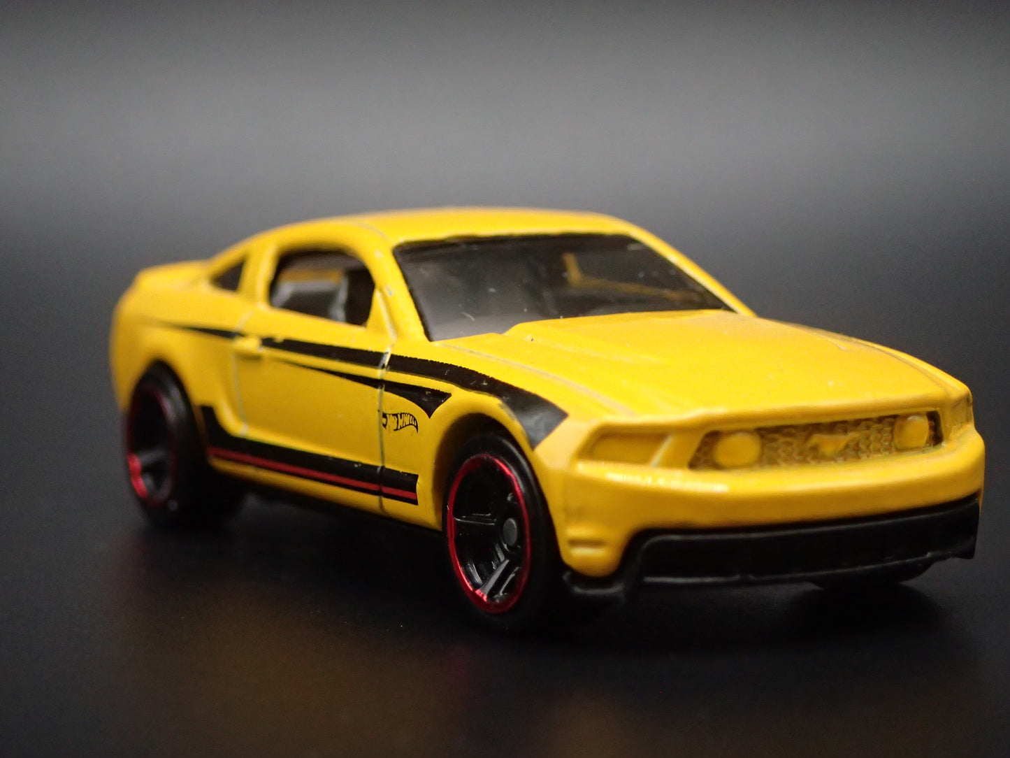 2010-2012 FORD MUSTANG GT YELLOW 1:64 SCALE COLLECTIBLE DIORAMA DIECAST MODEL CAR