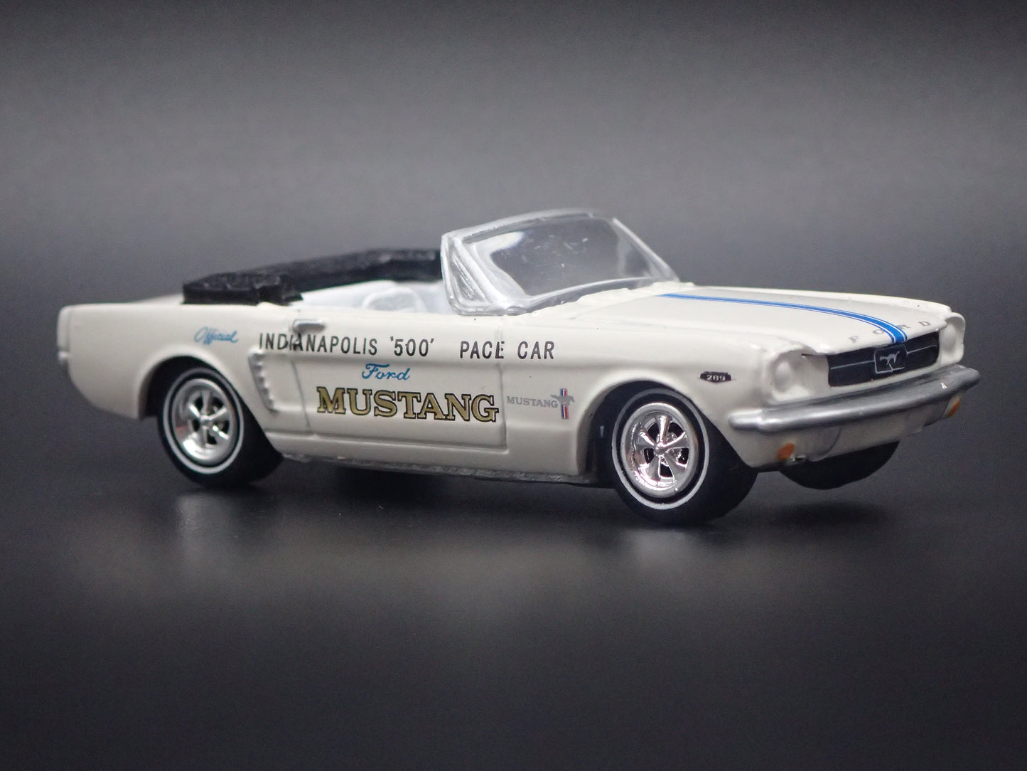 1964 1/2 FORD MUSTANG CONVERTIBLE INDY 500 1:64 SCALE DIECAST MODEL CAR