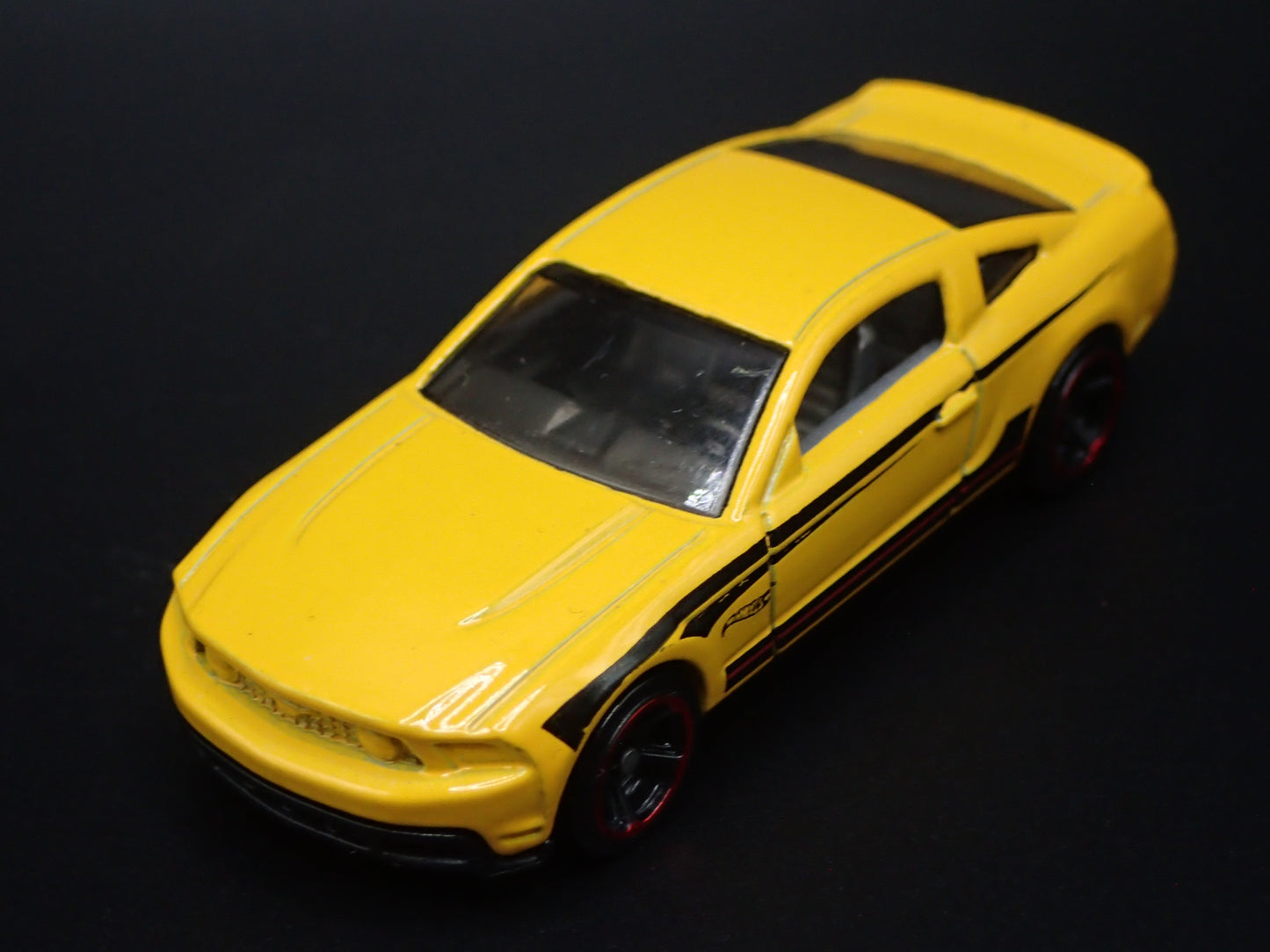 2010-2012 FORD MUSTANG GT YELLOW 1:64 SCALE COLLECTIBLE DIORAMA DIECAST MODEL CAR