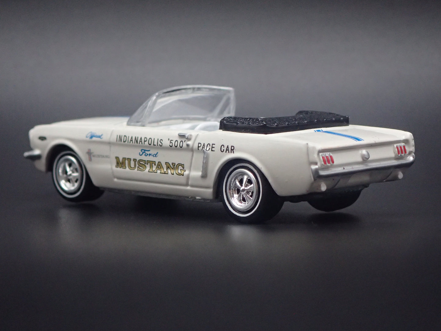 1964 1/2 FORD MUSTANG CONVERTIBLE INDY 500 1:64 SCALE DIECAST MODEL CAR