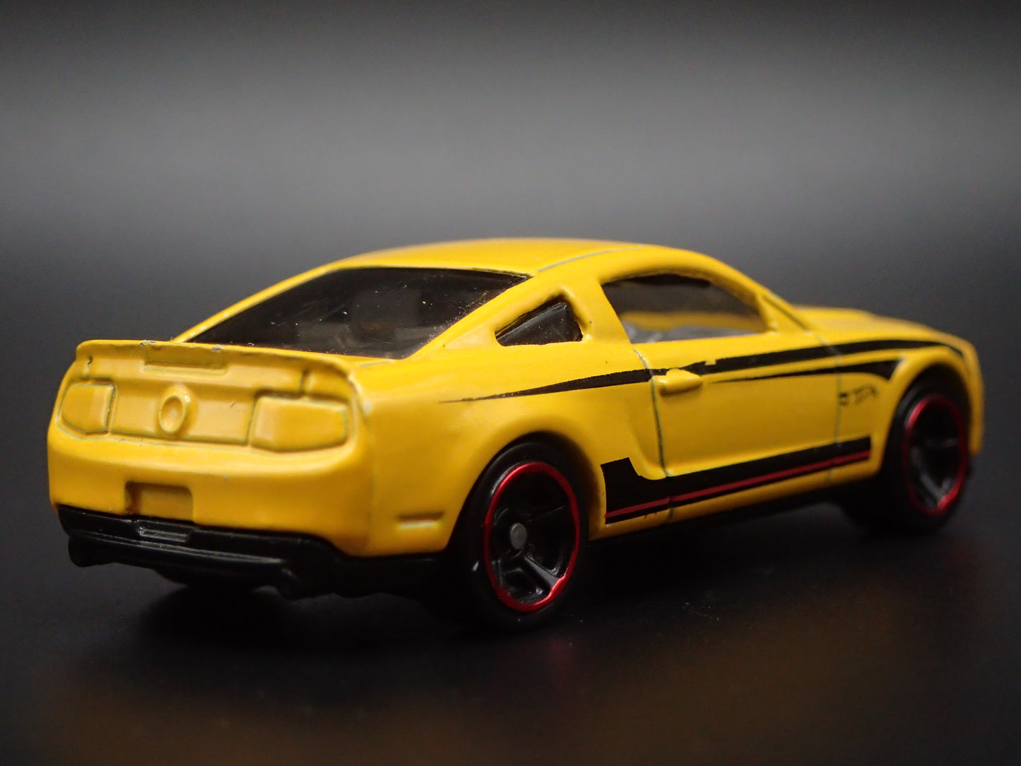 2010-2012 FORD MUSTANG GT YELLOW 1:64 SCALE COLLECTIBLE DIORAMA DIECAST MODEL CAR