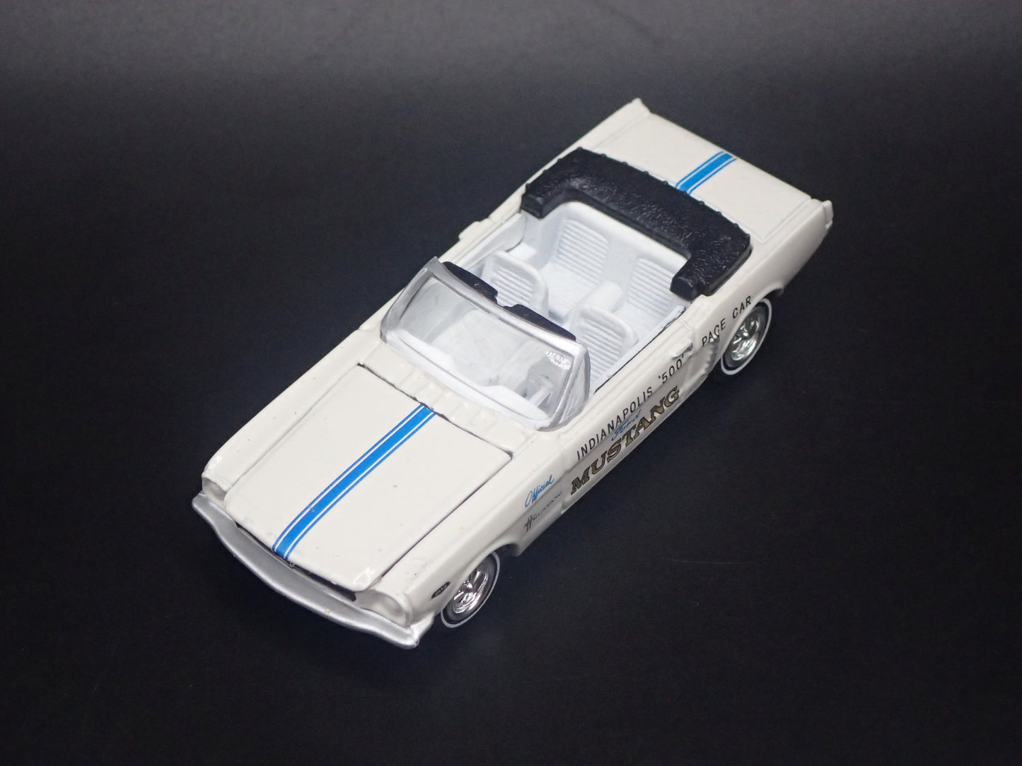 1964 1/2 FORD MUSTANG CONVERTIBLE INDY 500 1:64 SCALE DIECAST MODEL CAR