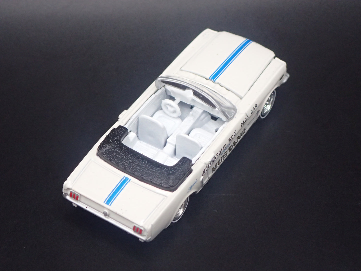 1964 1/2 FORD MUSTANG CONVERTIBLE INDY 500 1:64 SCALE DIECAST MODEL CAR