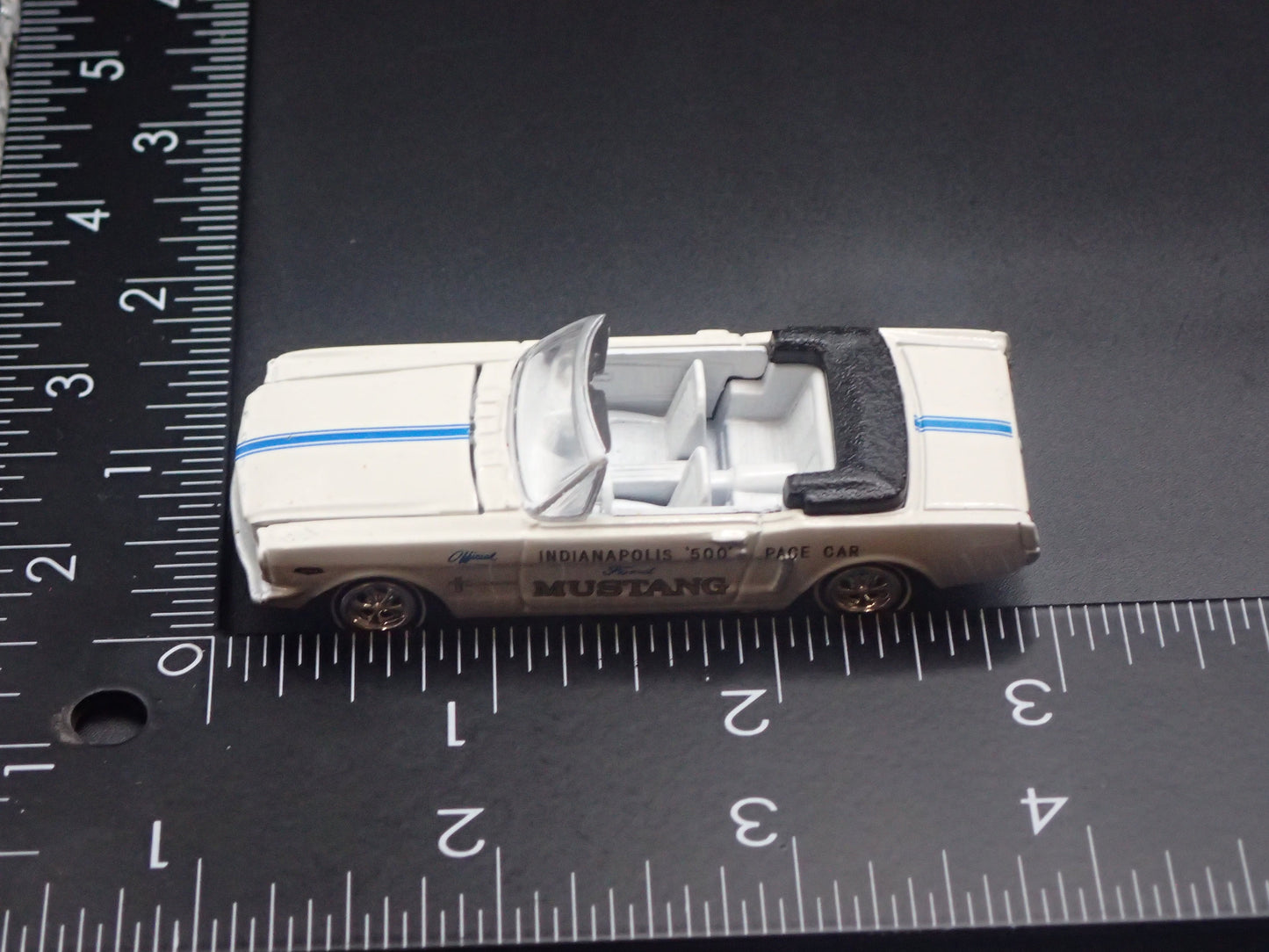 1964 1/2 FORD MUSTANG CONVERTIBLE INDY 500 1:64 SCALE DIECAST MODEL CAR