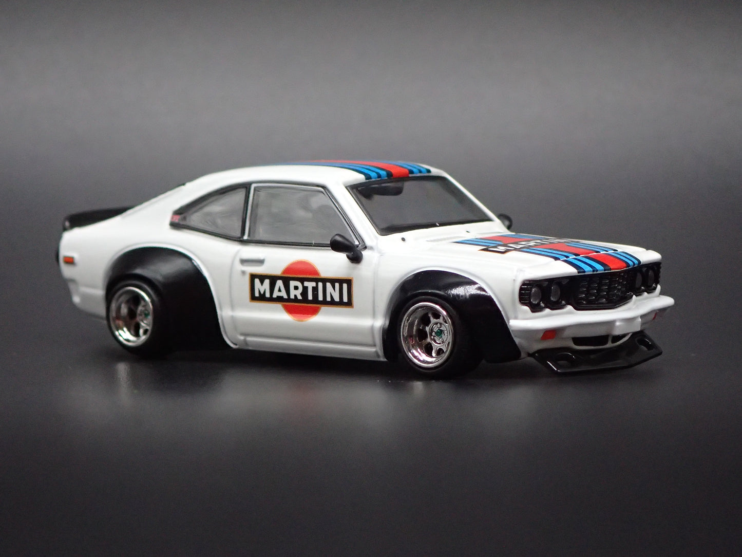 1971-1978 MAZDA RX3 SAVANNA MARTINI JDM RACING 1:64 SCALE DIORAMA DIECAST MODEL CAR