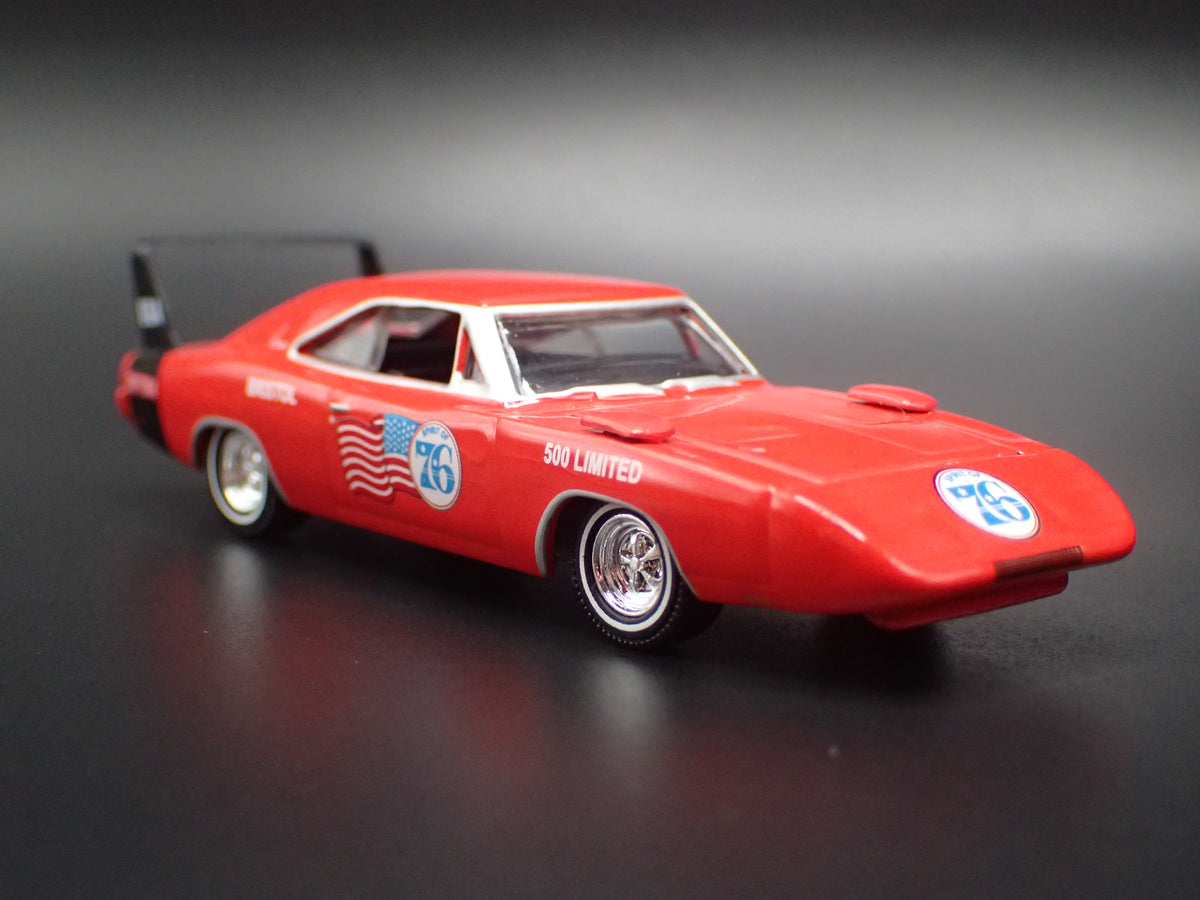 1969 69 DODGE CHARGER DAYTONA  SPIRIT OF 1976 1:64 SCALE DIORAMA DIECAST MODEL CAR