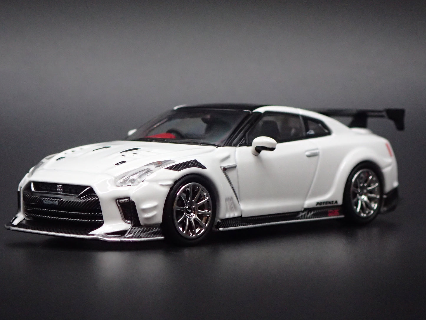 NISSAN GT-R GTR R35 TOP SECRET 1:64 SCALE COLECTIBLE DIORAMA DIECAST MODEL CAR