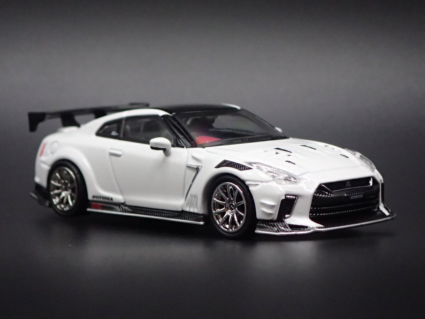 NISSAN GT-R GTR R35 TOP SECRET 1:64 SCALE COLECTIBLE DIORAMA DIECAST MODEL CAR