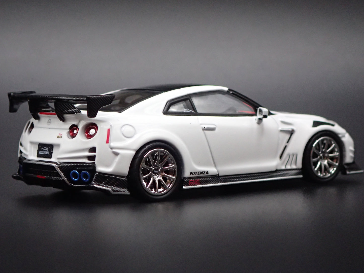 NISSAN GT-R GTR R35 TOP SECRET 1:64 SCALE COLECTIBLE DIORAMA DIECAST MODEL CAR
