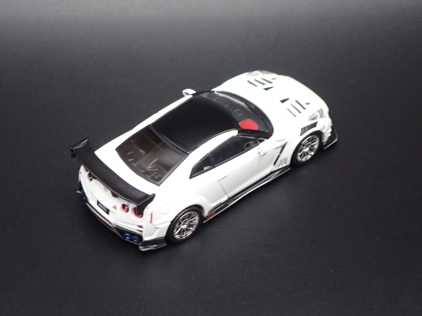 NISSAN GT-R GTR R35 TOP SECRET 1:64 SCALE COLECTIBLE DIORAMA DIECAST MODEL CAR