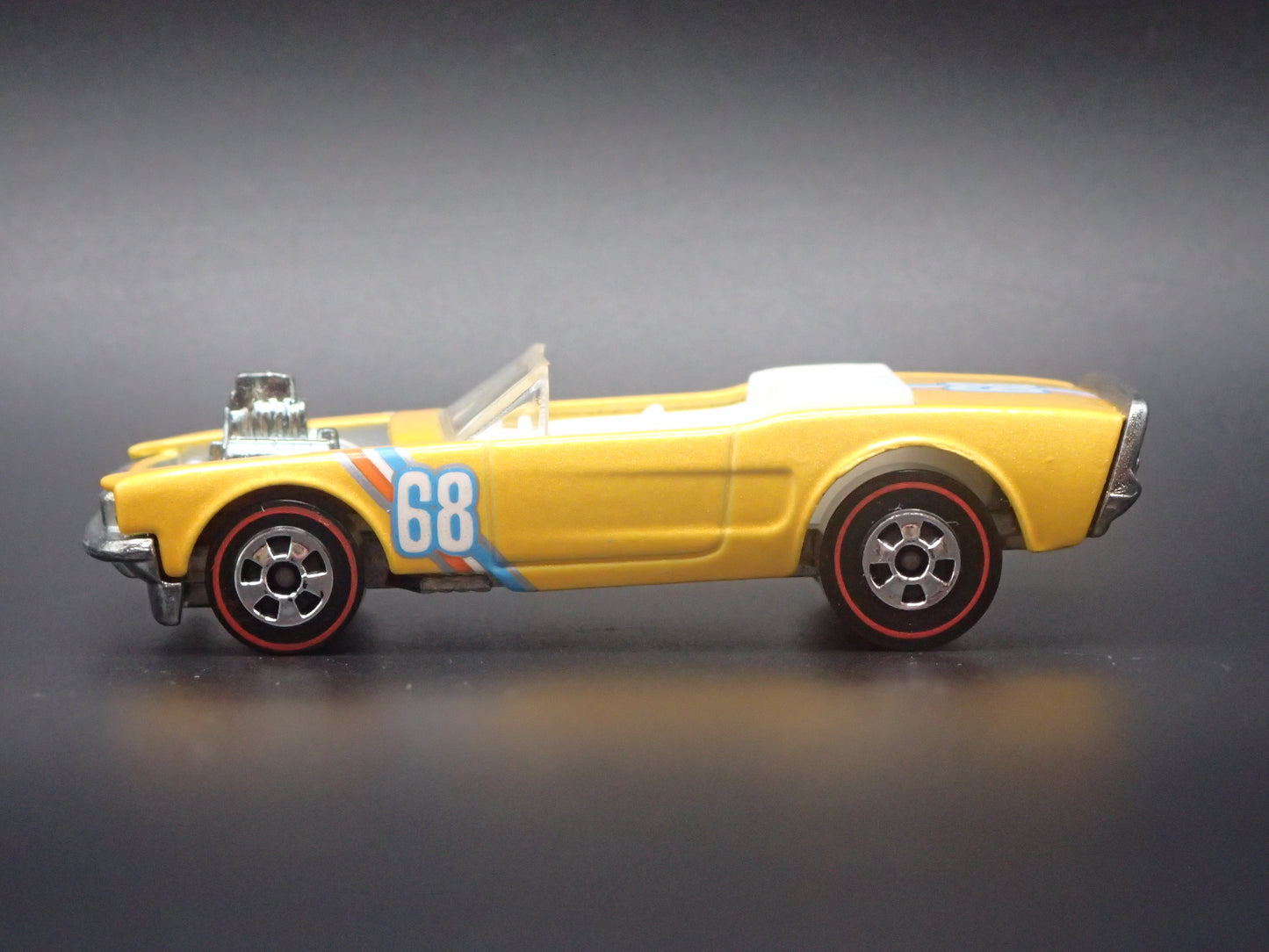 1968 68 FORD MUSTANG CUSTOM CONVERTIBLE YELLOW 1:64 SCALE DIECAST MODEL CAR
