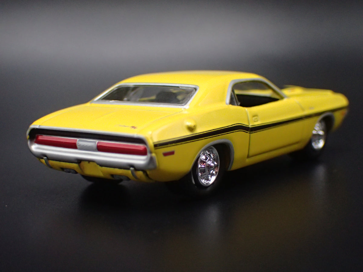 1970 70 DODGE CHALLENGER YELLOW 1:64 SCALE COLLECTIBLE DIECAST MODEL CAR