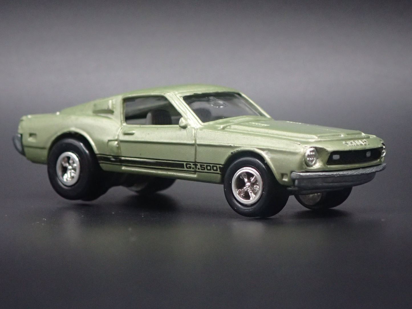 1968 68 FORD MUSTANG SHELBY GT500 GREEN 1:64 SCALE DIORAMA DIECAST MODEL CAR
