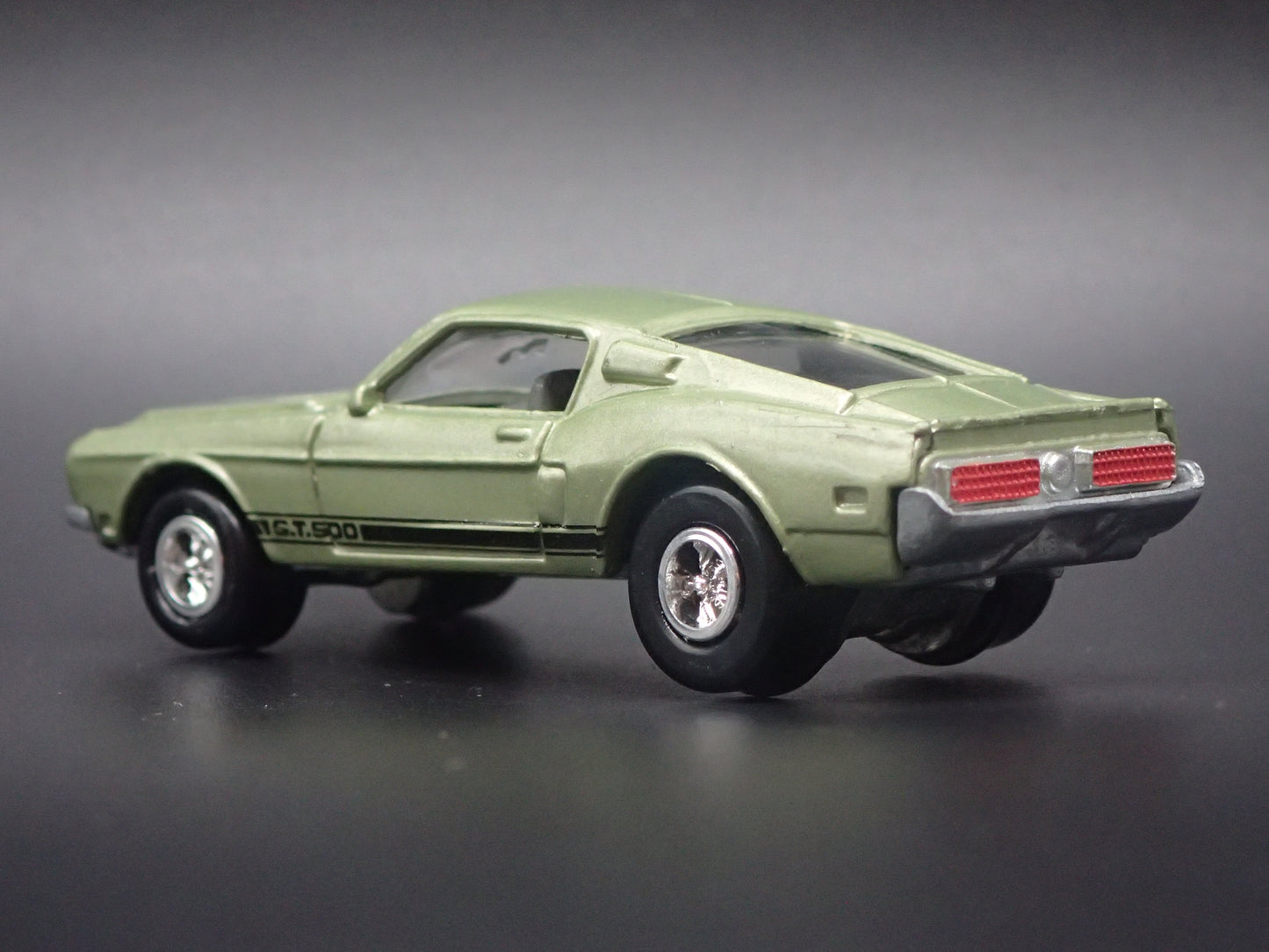 1968 68 FORD MUSTANG SHELBY GT500 GREEN 1:64 SCALE DIORAMA DIECAST MODEL CAR
