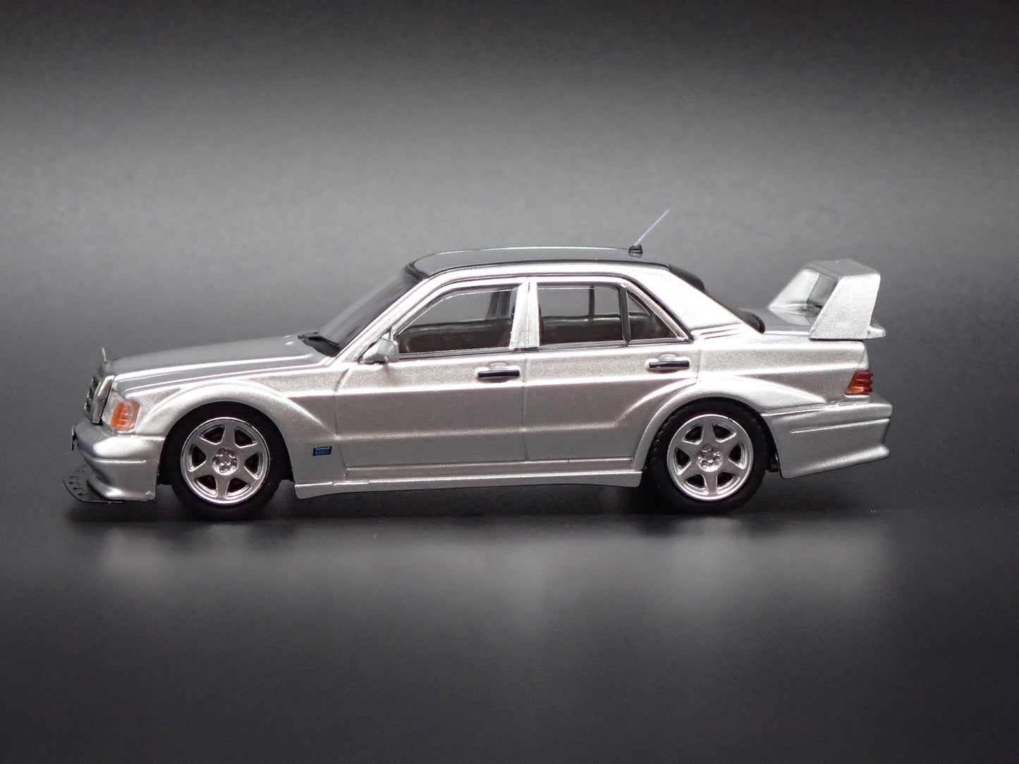1982-1993 MERCEDES-BENZ 190E SILVER 1:64 SCALE DIORAMA DIECAST MODEL CAR