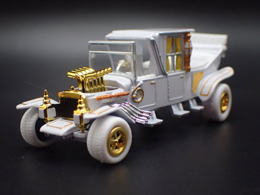 BARRIS KOACH MUNSTERS WHITE CHASE 1:64 SCALE DIORAMA DIECAST MODEL CAR