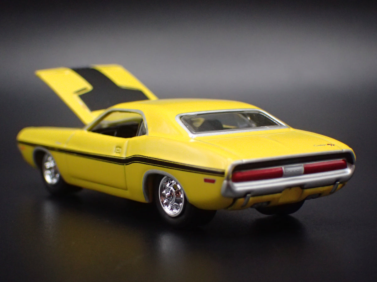 1970 70 DODGE CHALLENGER YELLOW 1:64 SCALE COLLECTIBLE DIECAST MODEL CAR