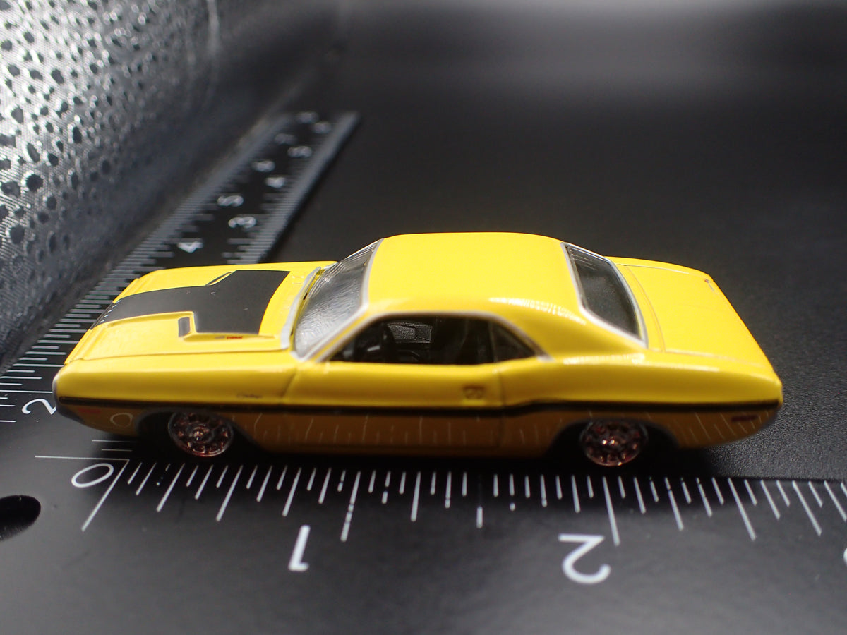 1970 70 DODGE CHALLENGER YELLOW 1:64 SCALE COLLECTIBLE DIECAST MODEL CAR