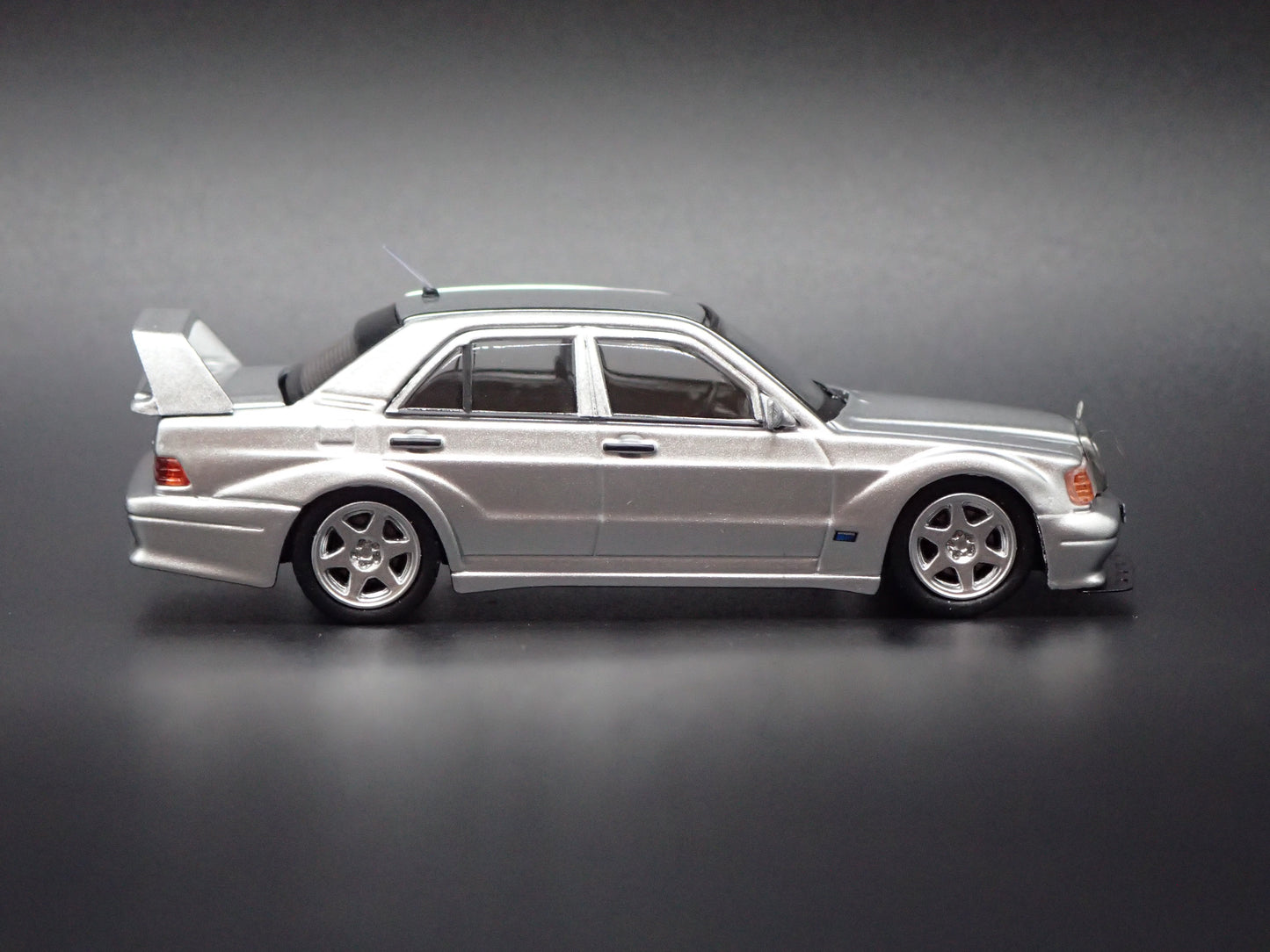 1982-1993 MERCEDES-BENZ 190E SILVER 1:64 SCALE DIORAMA DIECAST MODEL CAR
