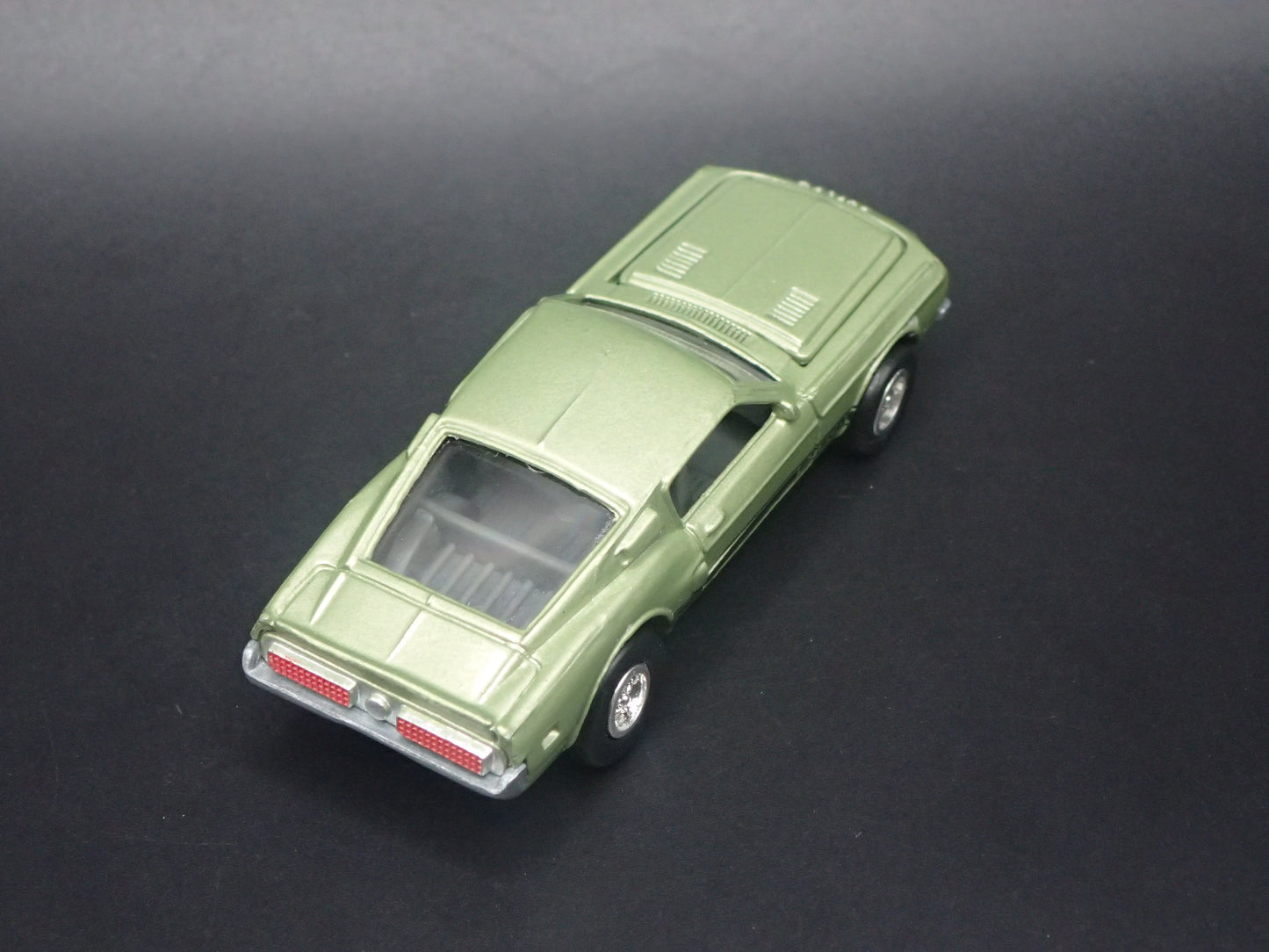 1968 68 FORD MUSTANG SHELBY GT500 GREEN 1:64 SCALE DIORAMA DIECAST MODEL CAR