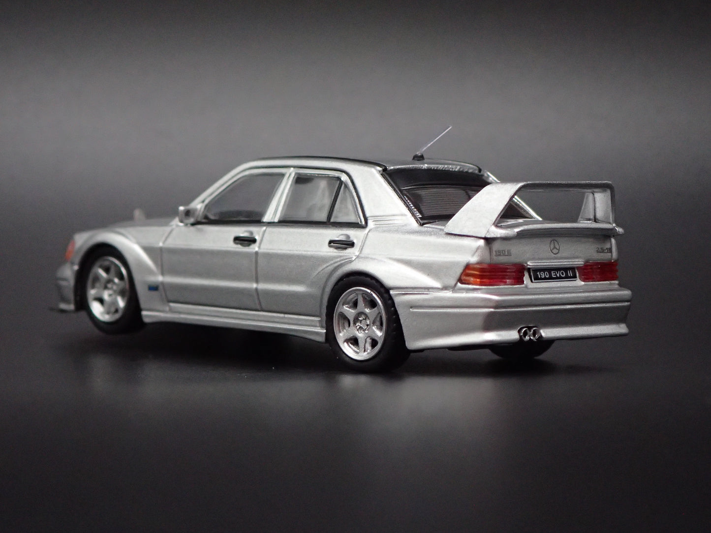 1982-1993 MERCEDES-BENZ 190E SILVER 1:64 SCALE DIORAMA DIECAST MODEL CAR