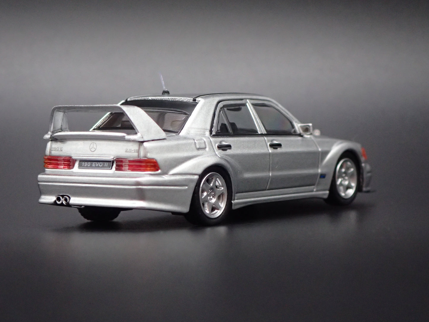 1982-1993 MERCEDES-BENZ 190E SILVER 1:64 SCALE DIORAMA DIECAST MODEL CAR