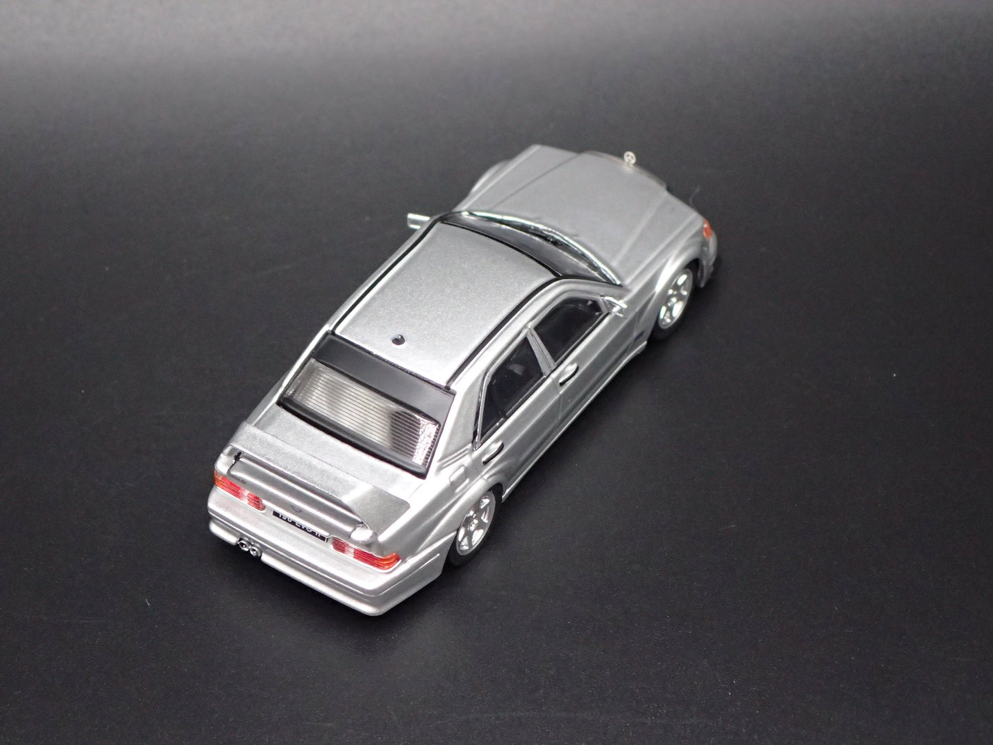 1982-1993 MERCEDES-BENZ 190E SILVER 1:64 SCALE DIORAMA DIECAST MODEL CAR