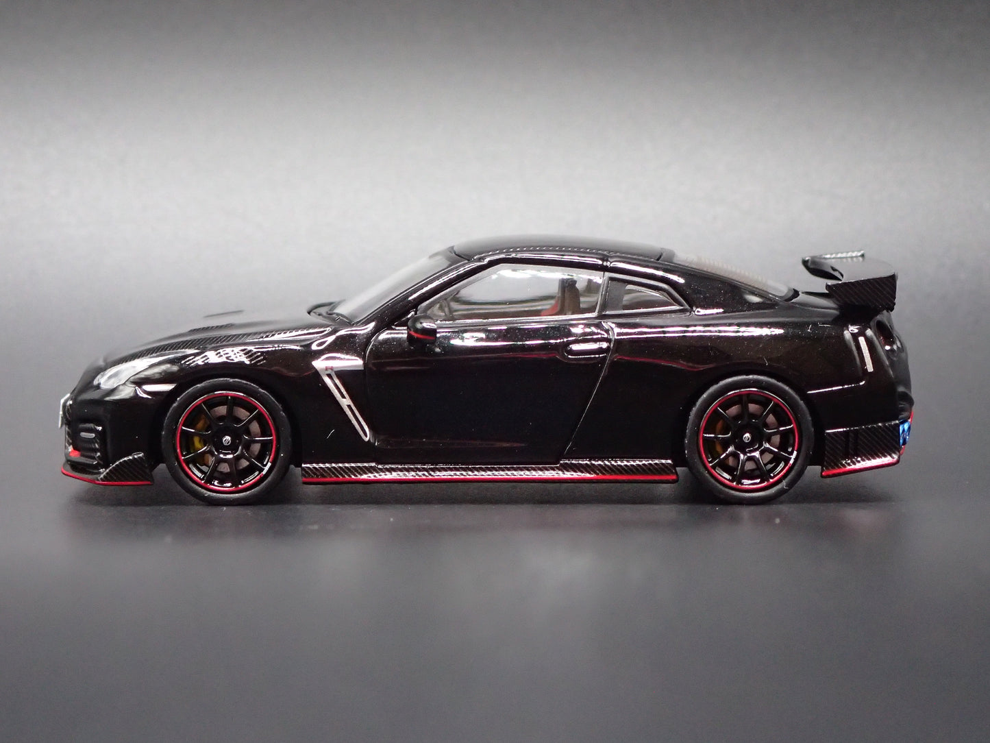 2023-2025 NISSAN GTR R35 SKYLINE NISMO BLACK 1:64 SCALE DIECAST MODEL CAR