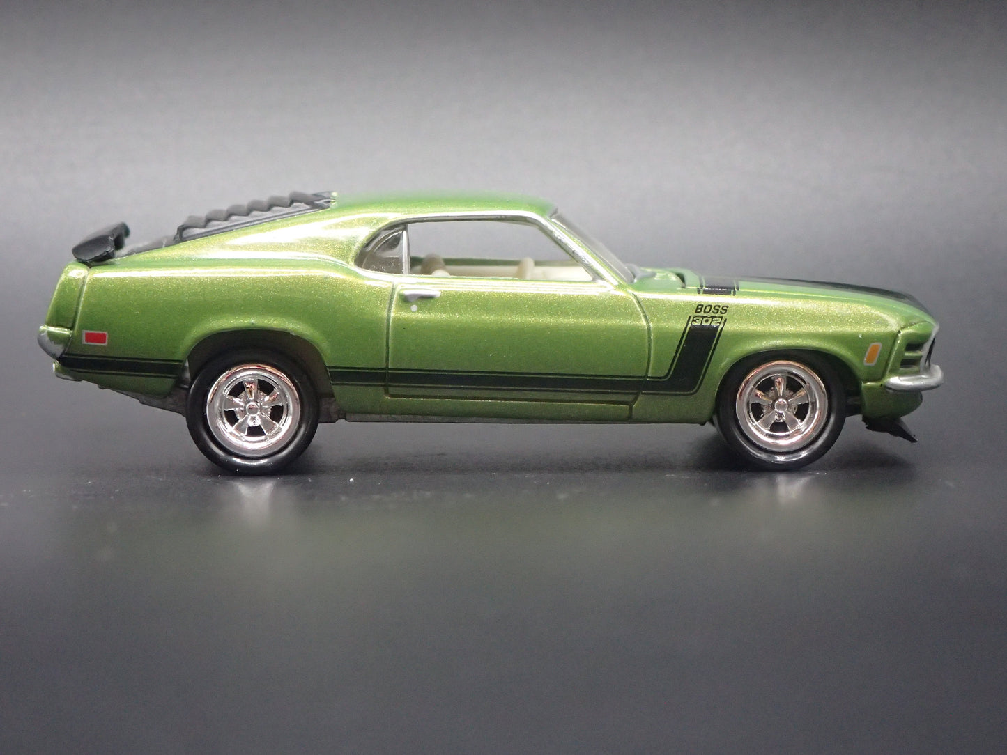 1970 70 FORD MUSTANG BOSS 302 GREEN 1:64 SCALE COLLECTIBLE DIECAST MODEL CAR