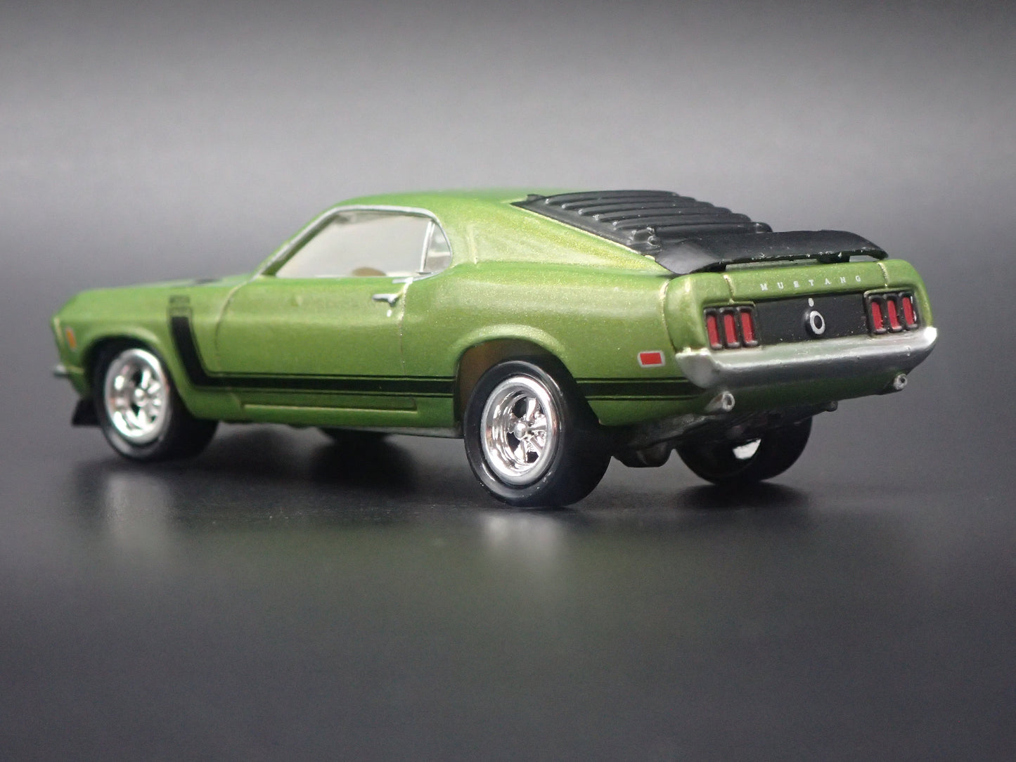1970 70 FORD MUSTANG BOSS 302 GREEN 1:64 SCALE COLLECTIBLE DIECAST MODEL CAR