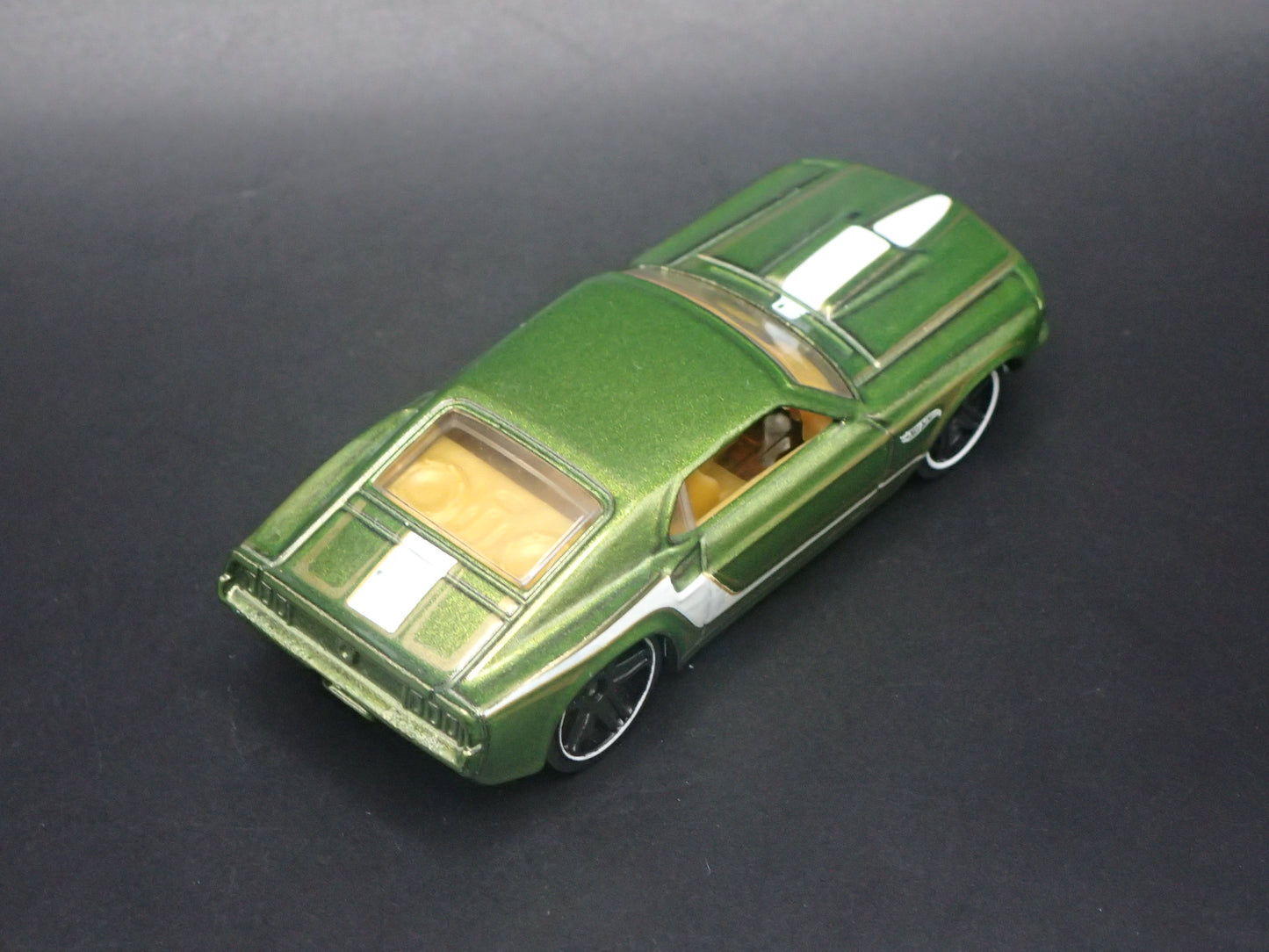 1969 69 FORD MUSTANG BOSS 302 FASTBACK GREEN 1:64 SCALE DIORAMA DIECAST MODEL CAR