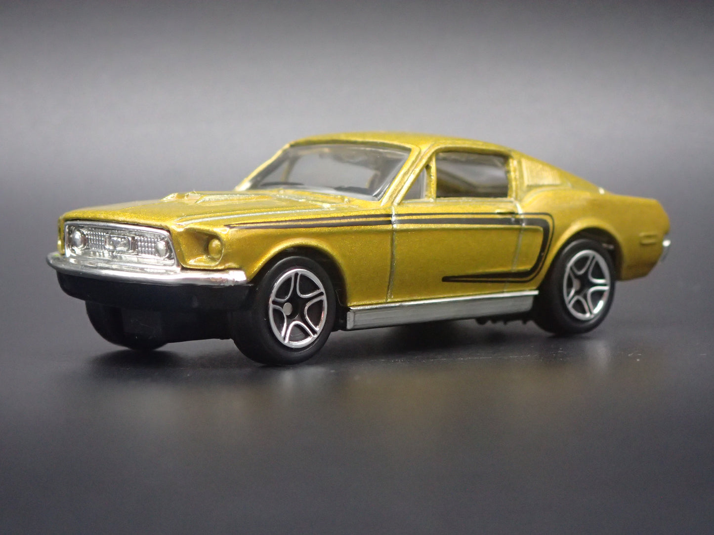 1968 68 FORD MUSTANG COBRA JET 428 GOLD 1:64 SCALE DIORAMA DIECAST MODEL CAR