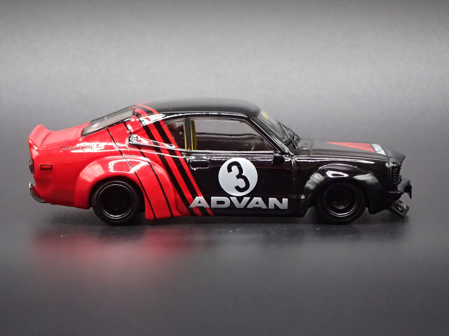 1971-1978 MAZDA RX3 SAVANNA ADVAN LBWK JDM RACING 1:64 SCALE DIORAMA DIECAST MODEL CAR