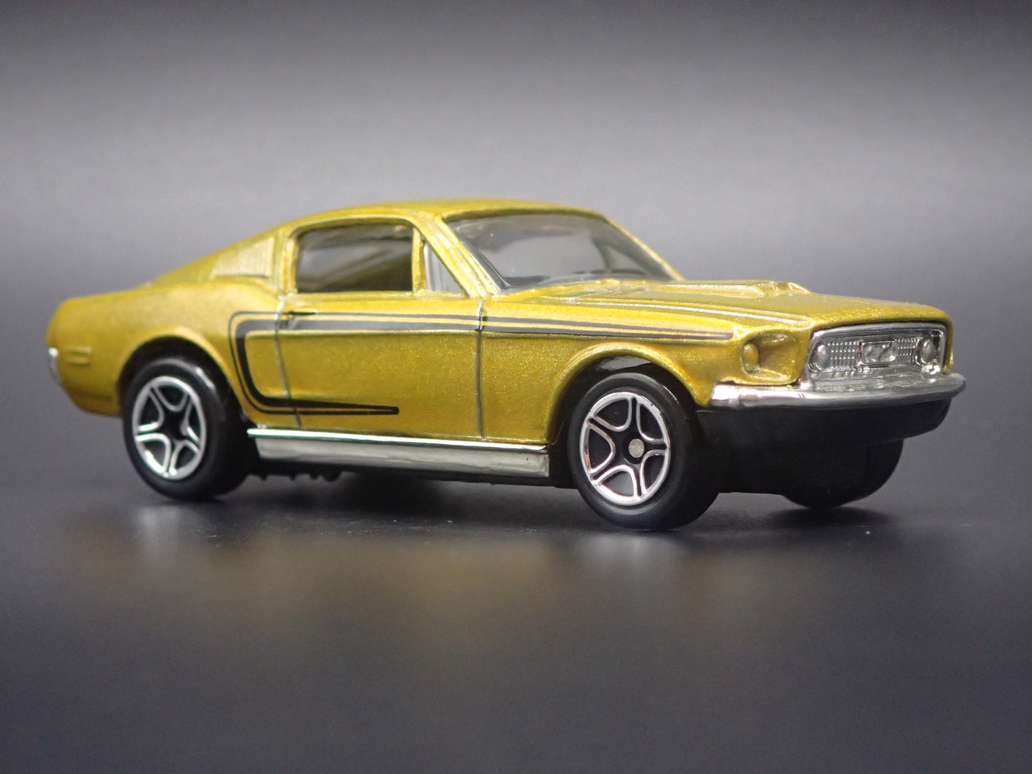 1968 68 FORD MUSTANG COBRA JET 428 GOLD 1:64 SCALE DIORAMA DIECAST MODEL CAR
