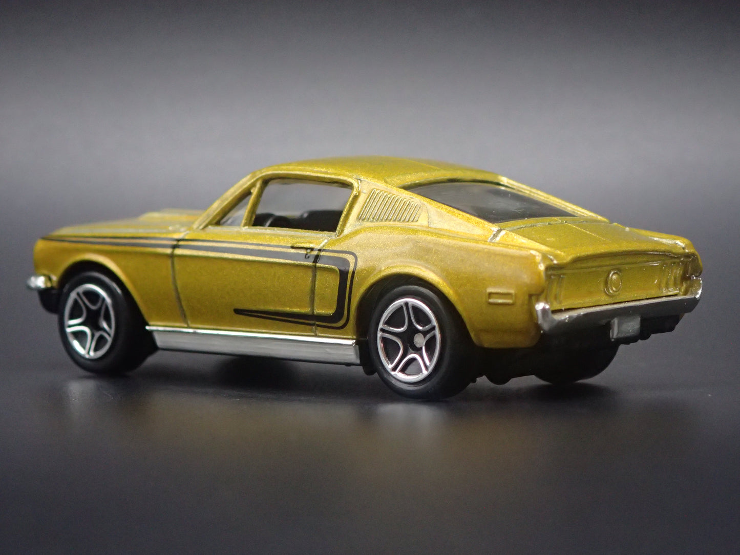 1968 68 FORD MUSTANG COBRA JET 428 GOLD 1:64 SCALE DIORAMA DIECAST MODEL CAR