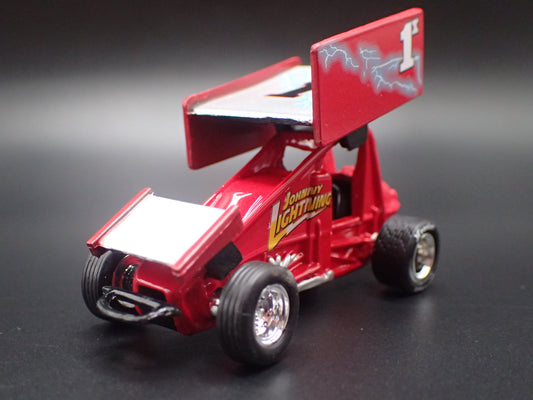 SPRINT CAR #1X JOHHNY LIGHTNING 1:64 SCALE DIORAMA DIECAST MODEL CAR