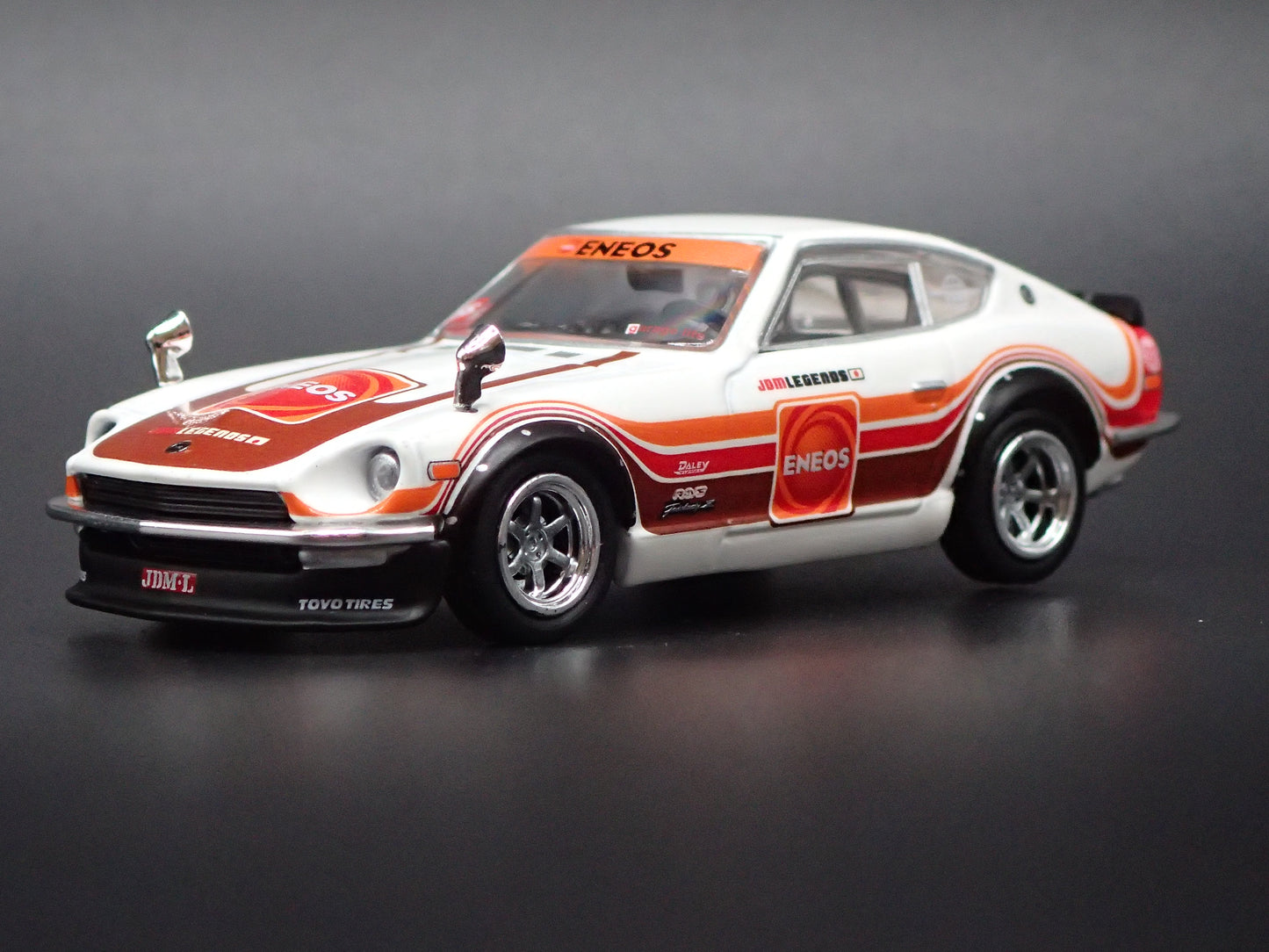 DATSUN 240Z JDM ENEOS WHITE 1/64 SCALE COLLECTIBLE DIORAMA DIECAST MODEL CAR
