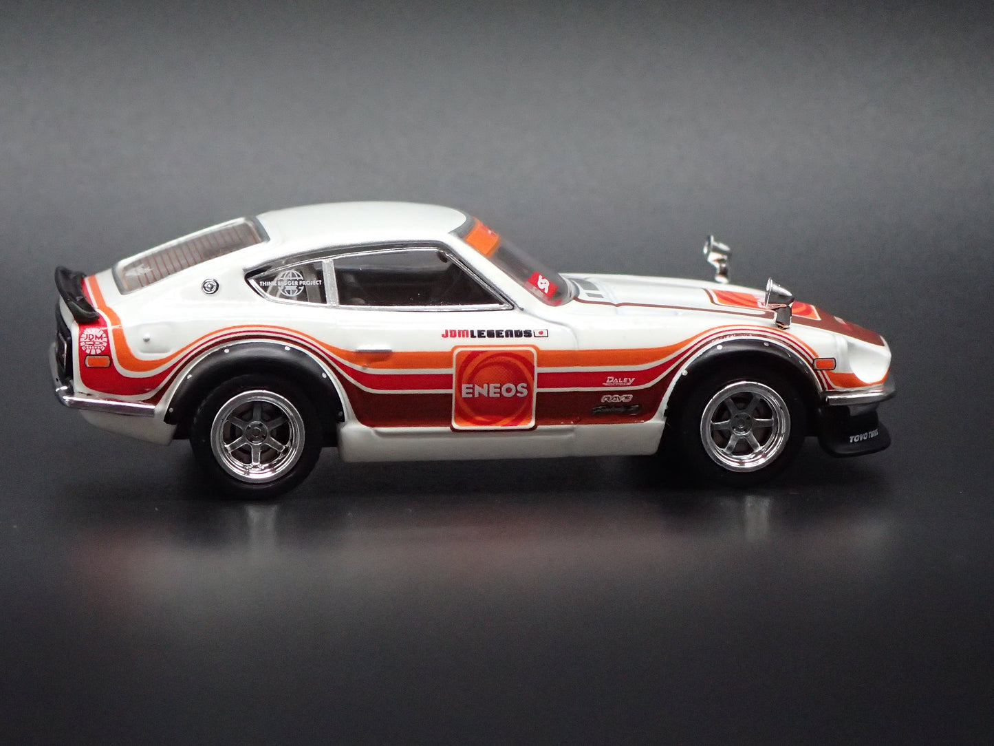 DATSUN 240Z JDM ENEOS WHITE 1/64 SCALE COLLECTIBLE DIORAMA DIECAST MODEL CAR