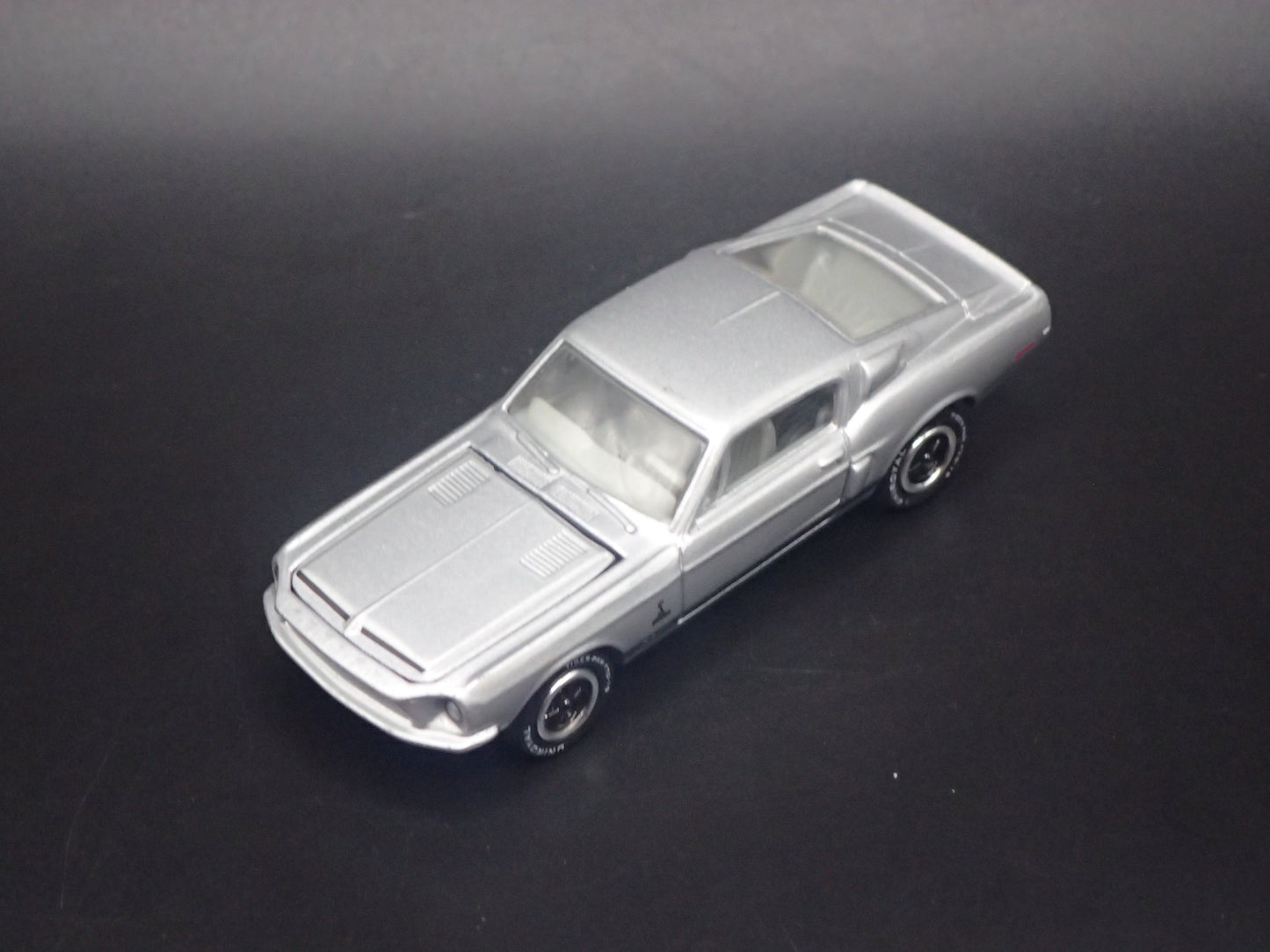 1968 68 FORD MUSTANG SHELBY GT500 FASTBACK SILVER 1:64 SCALE DIECAST MODEL CAR