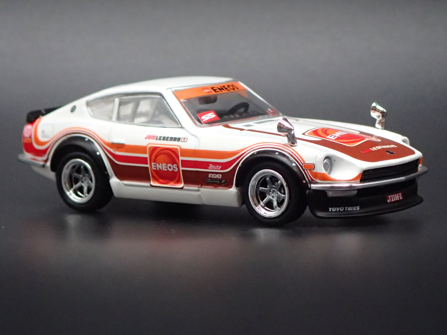 DATSUN 240Z JDM ENEOS WHITE 1/64 SCALE COLLECTIBLE DIORAMA DIECAST MODEL CAR