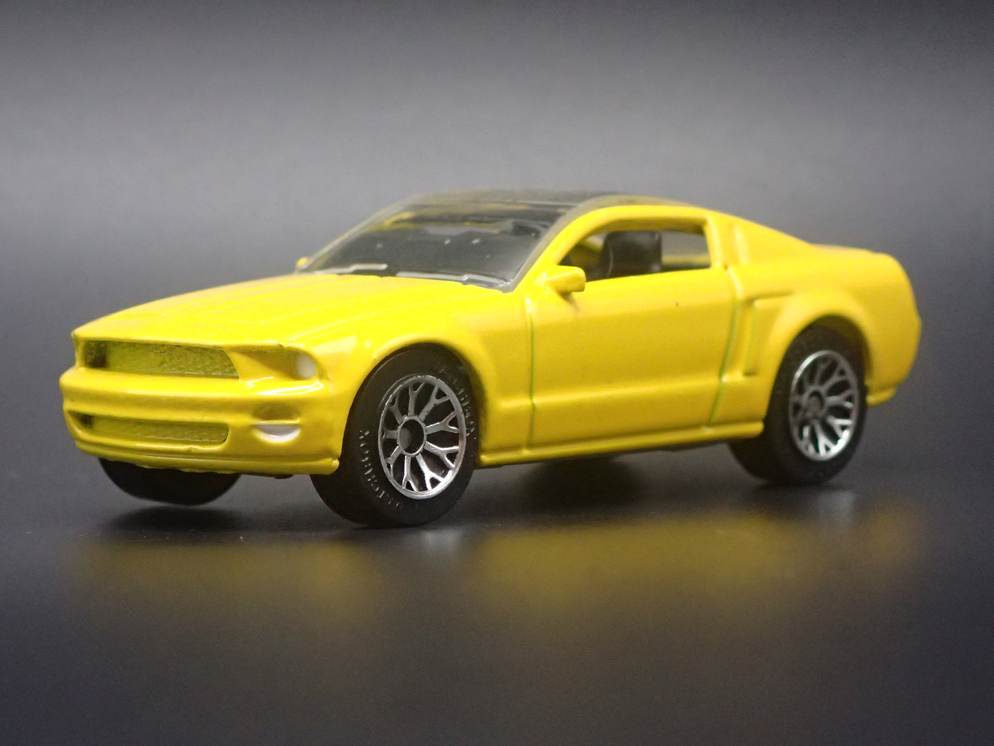2004 04 FORD MUSTANG GT CONCEPT YELLOW 1:64 SCALE COLLECTIBLE DIECAST MODEL CAR