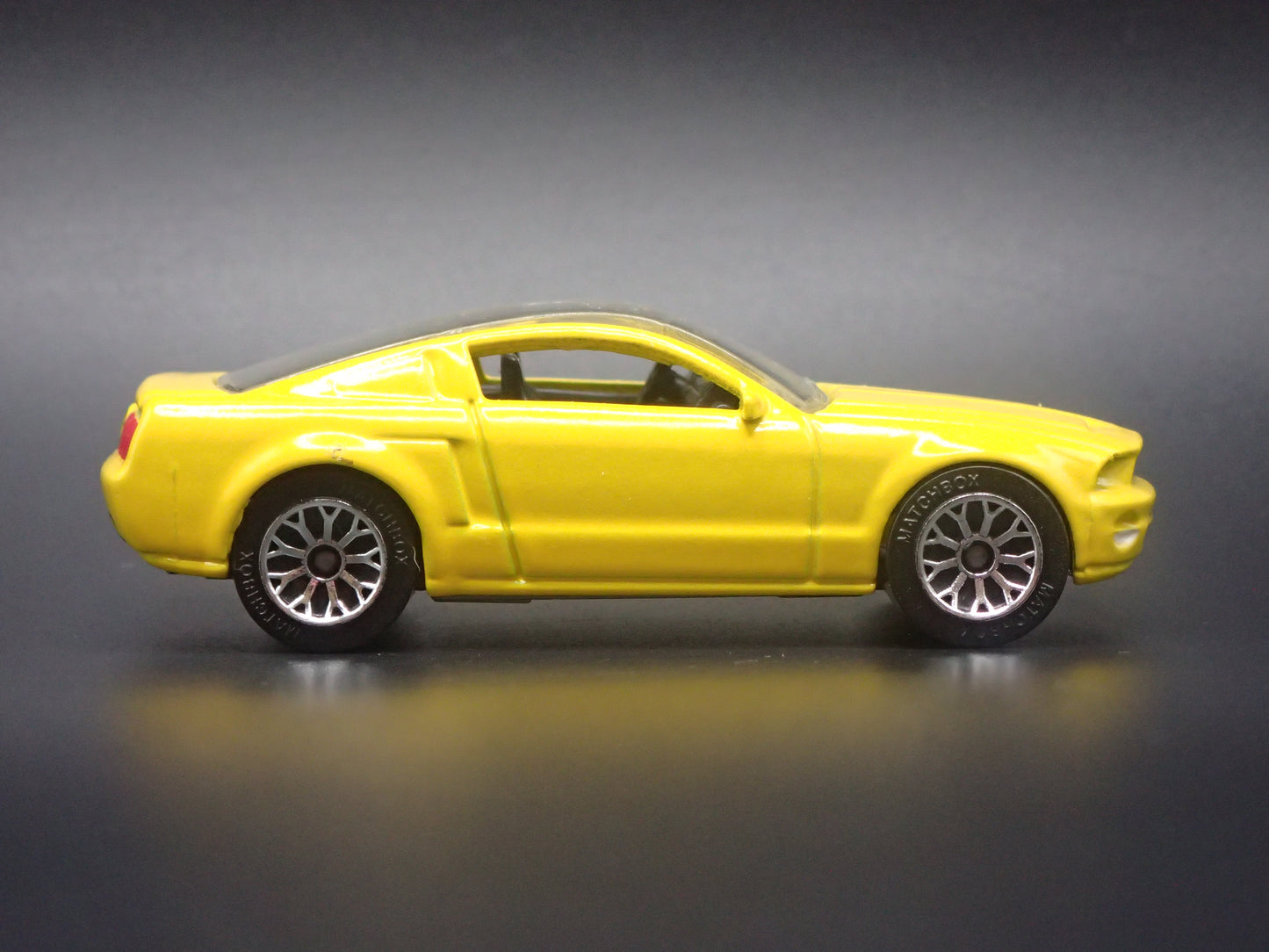 2004 04 FORD MUSTANG GT CONCEPT YELLOW 1:64 SCALE COLLECTIBLE DIECAST MODEL CAR