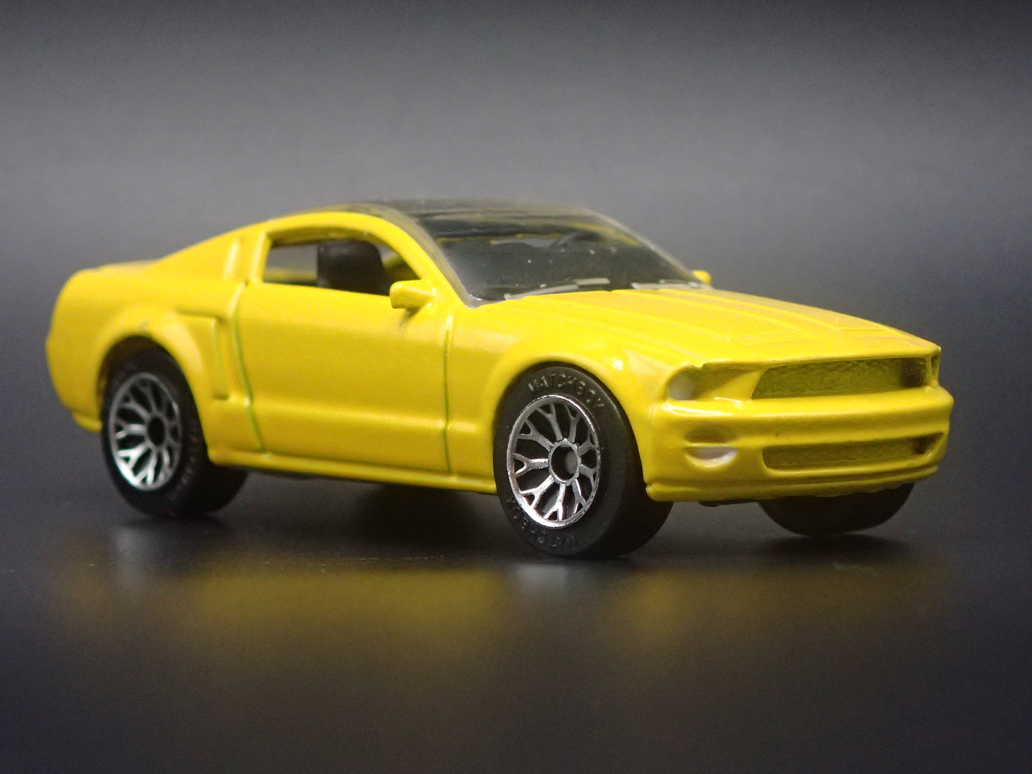 2004 04 FORD MUSTANG GT CONCEPT YELLOW 1:64 SCALE COLLECTIBLE DIECAST MODEL CAR