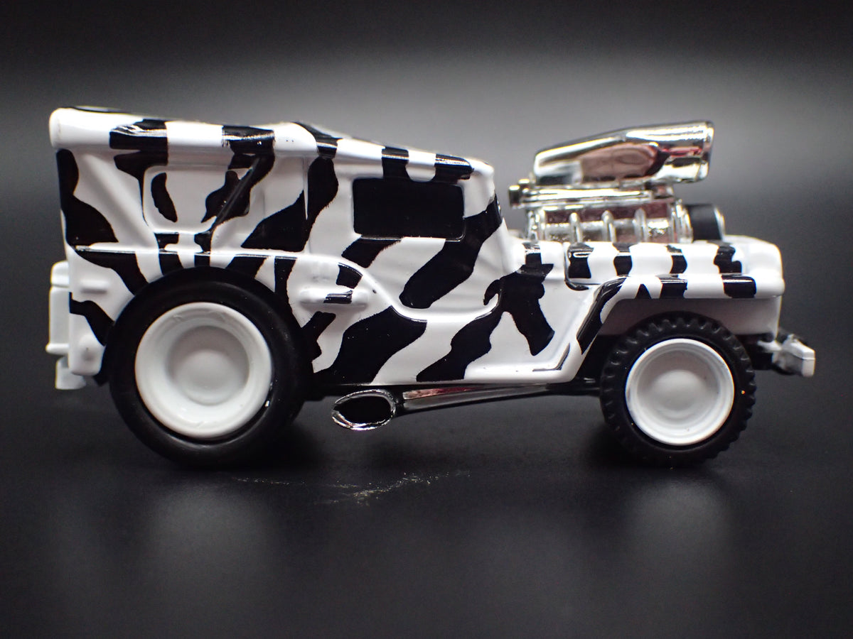 1942 42 JEEP MILITARY WHITE 1:64 SCALE COLLECTIBLE DIORAMA DIECAST MODEL CAR
