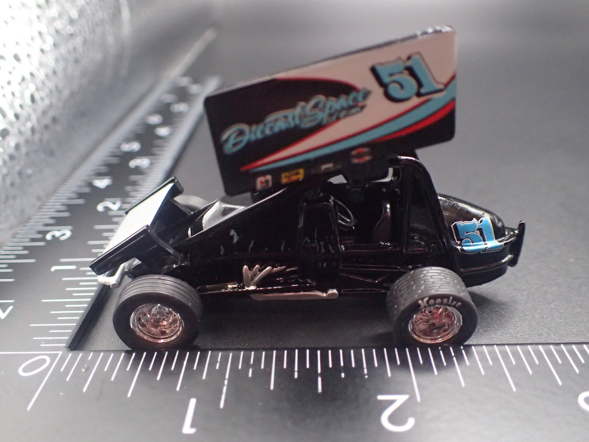 SPRINT CAR #51 DIECASTSPACE.COM 1:64 SCALE DIORAMA DIECAST MODEL CAR